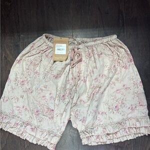 Magnolia Pearl Floral Ruffle Hem Shorts Pristine Condition Never Worn